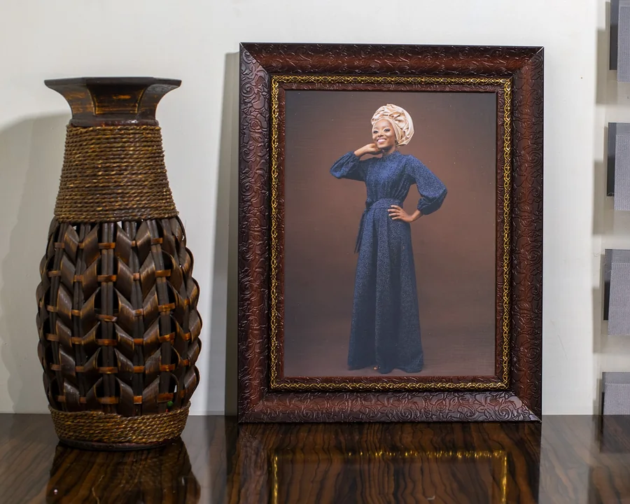 Classic brown decorative picture frame in Abuja